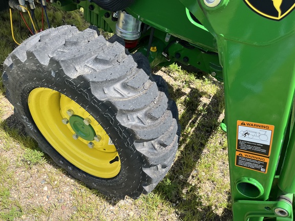 2025 John Deere 3046R - Photo12