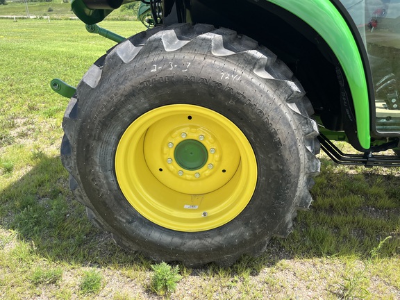 2025 John Deere 3046R - Photo13