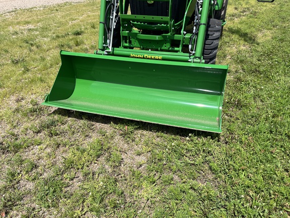 2025 John Deere 3046R - Photo28