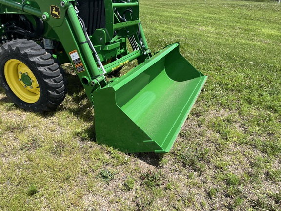2025 John Deere 3046R - Photo29