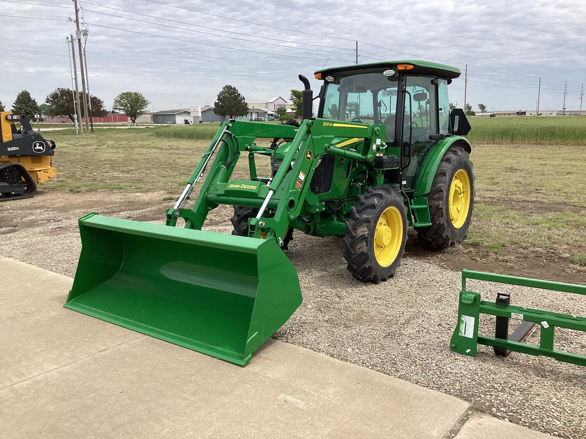 2024 John Deere 5075E Image 2