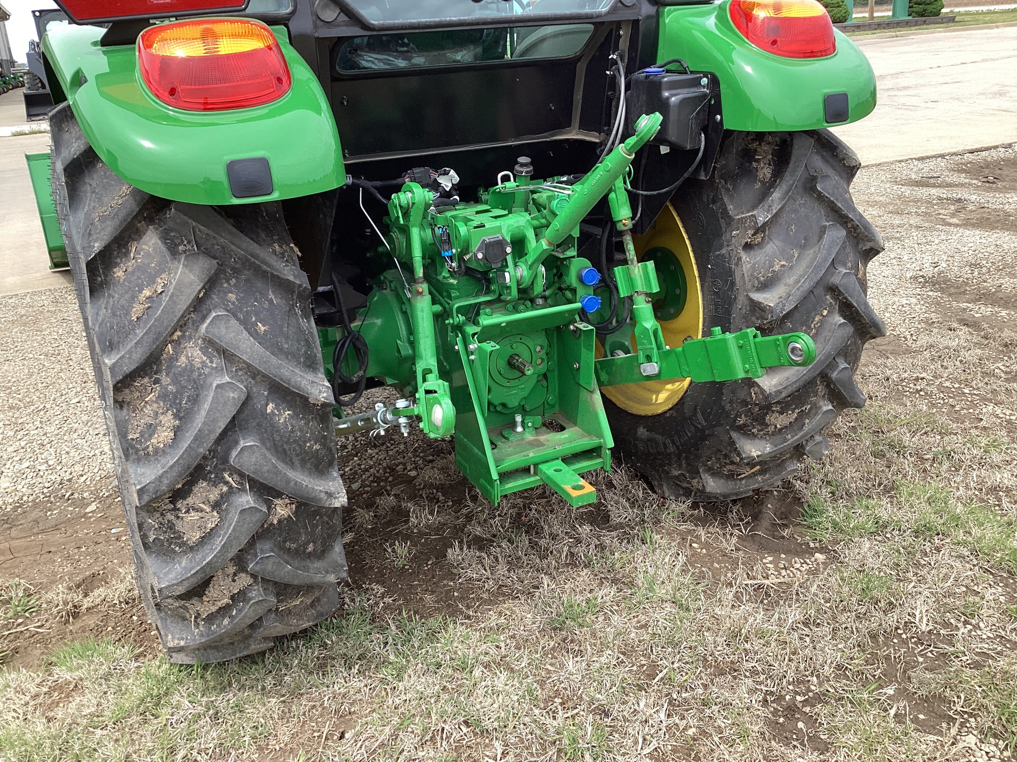 2024 John Deere 5075E Image 6