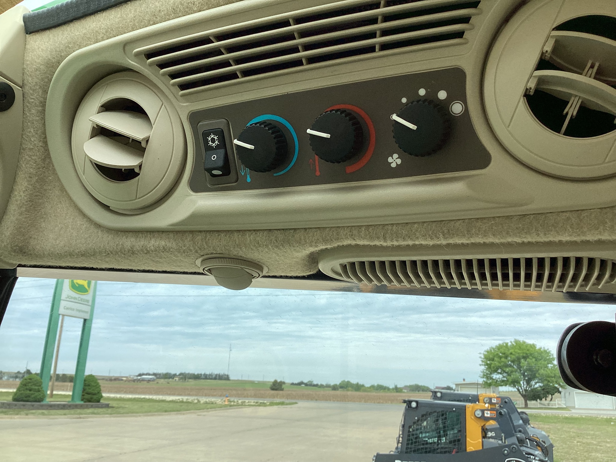 2024 John Deere 5075E Image 10