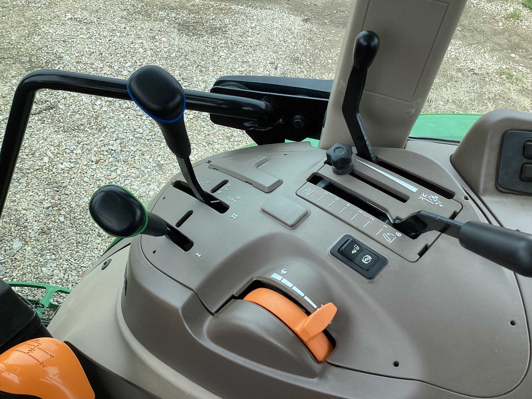 2024 John Deere 5075E Image 14