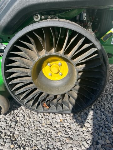 2024 John Deere Z960M Image 8