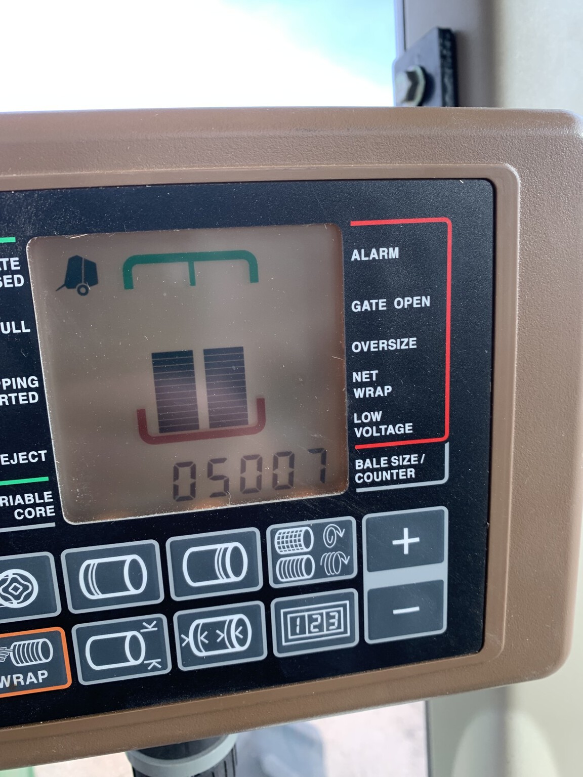 2022 John Deere 560M Image 5