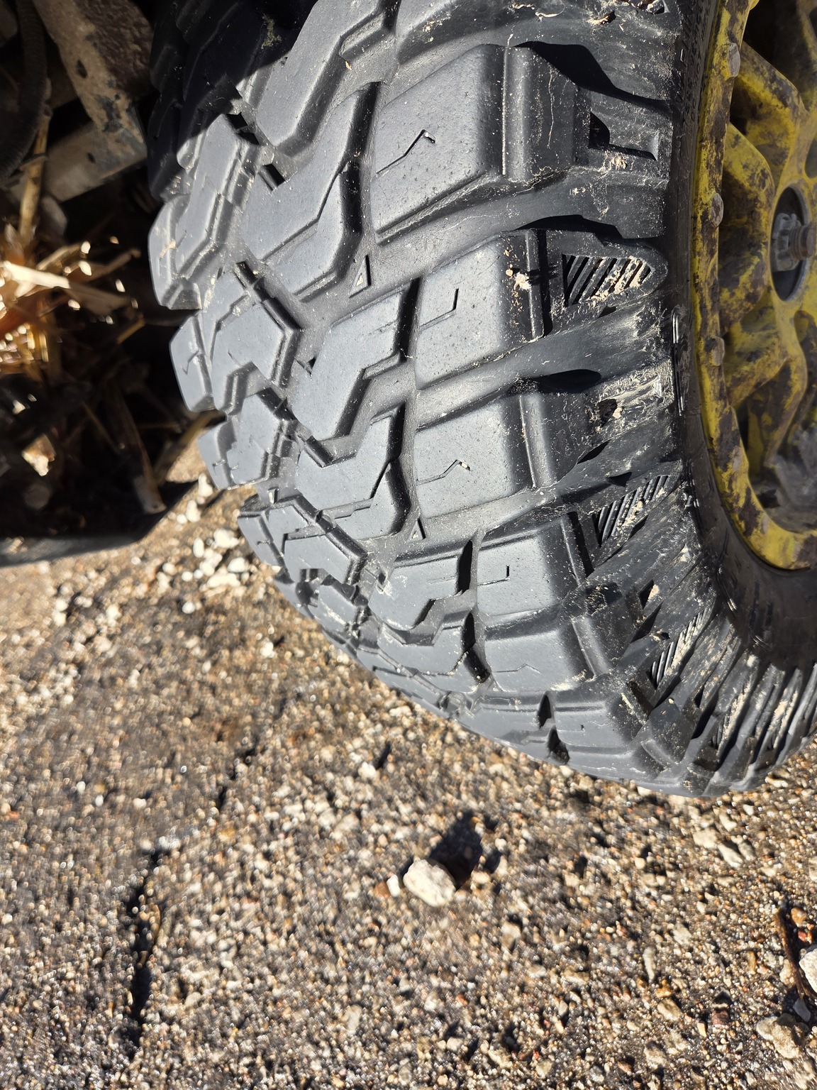 2024 John Deere 835r Image 10