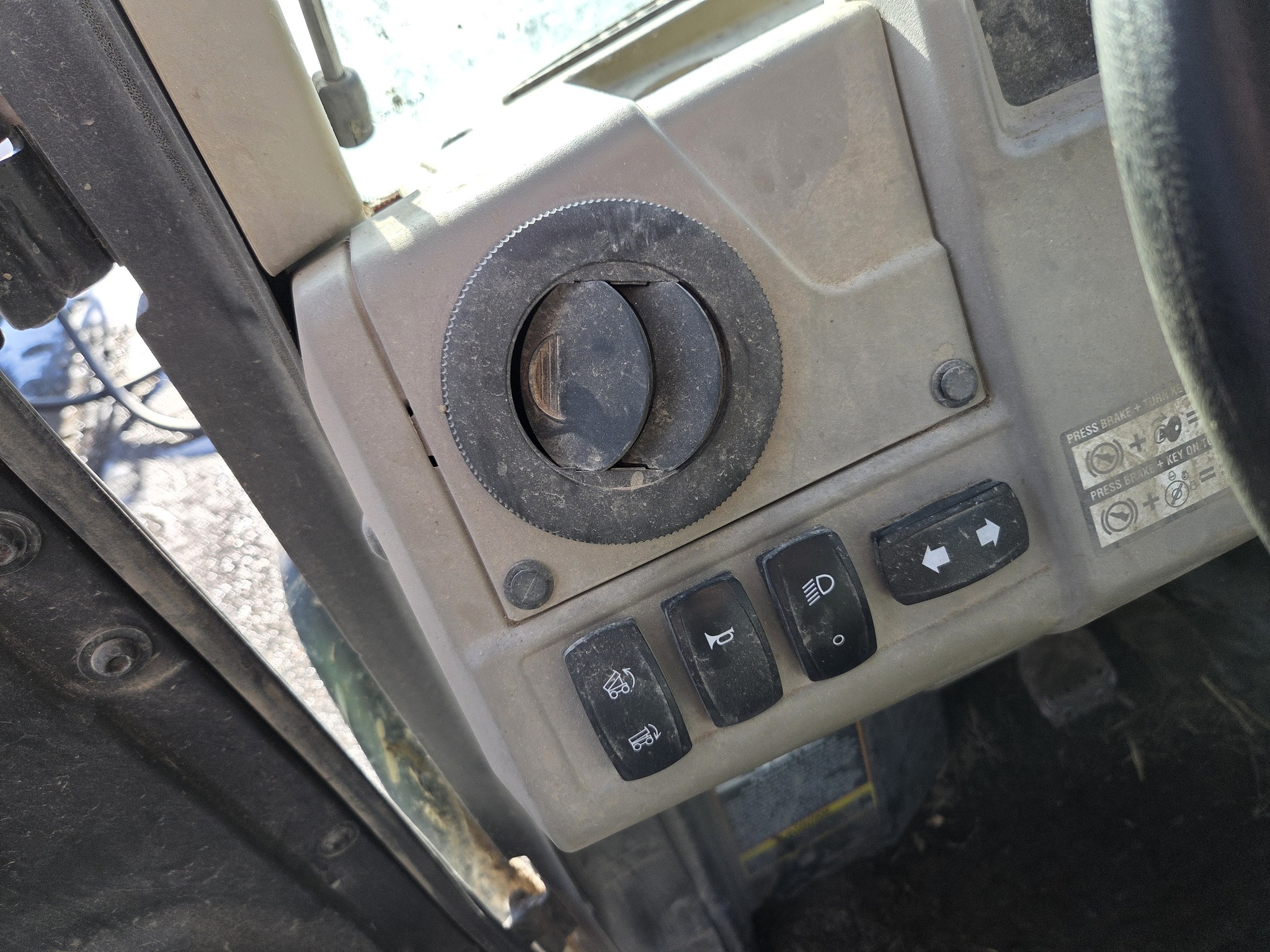 2024 John Deere 835r Image 8