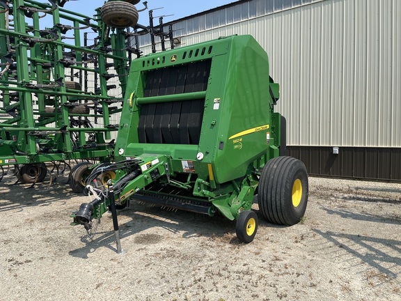  John Deere 560M