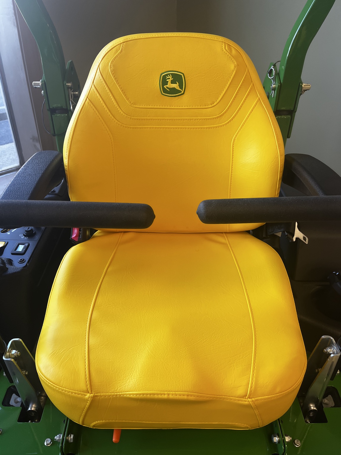 2025 John Deere Z720E Image 3