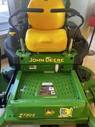 2025 John Deere Z720E-2