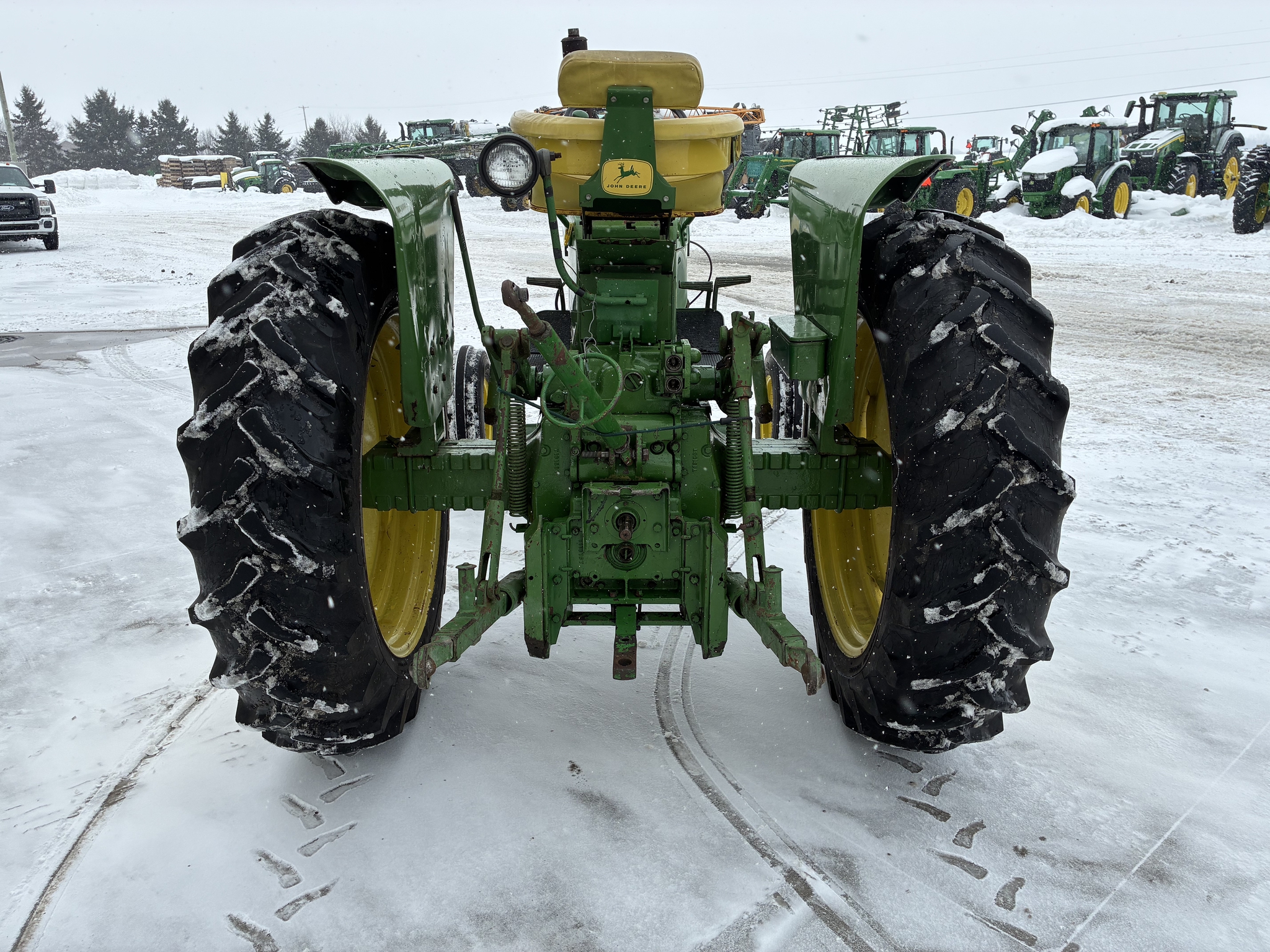 1963 John Deere 2010 Image 4