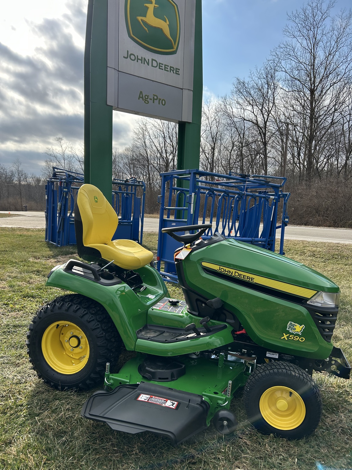 2026 John Deere X590 Image 1