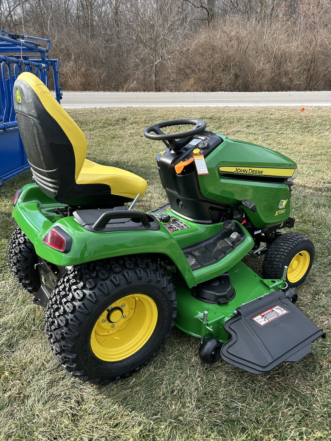 2026 John Deere X590 Image 2