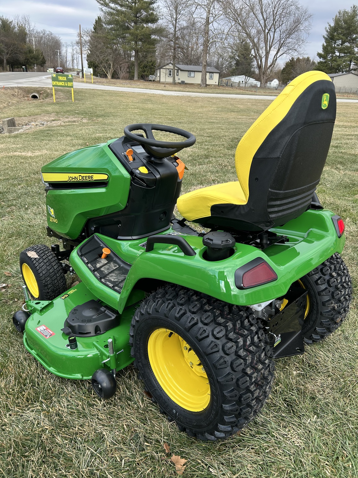 2026 John Deere X590 Image 4