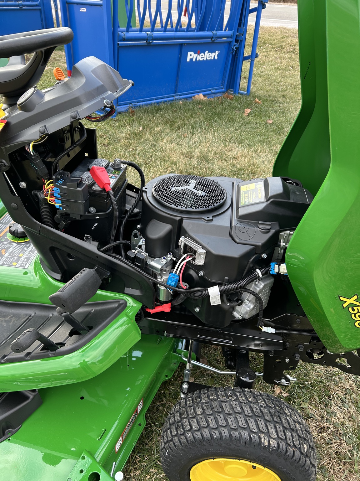 2026 John Deere X590 Image 10