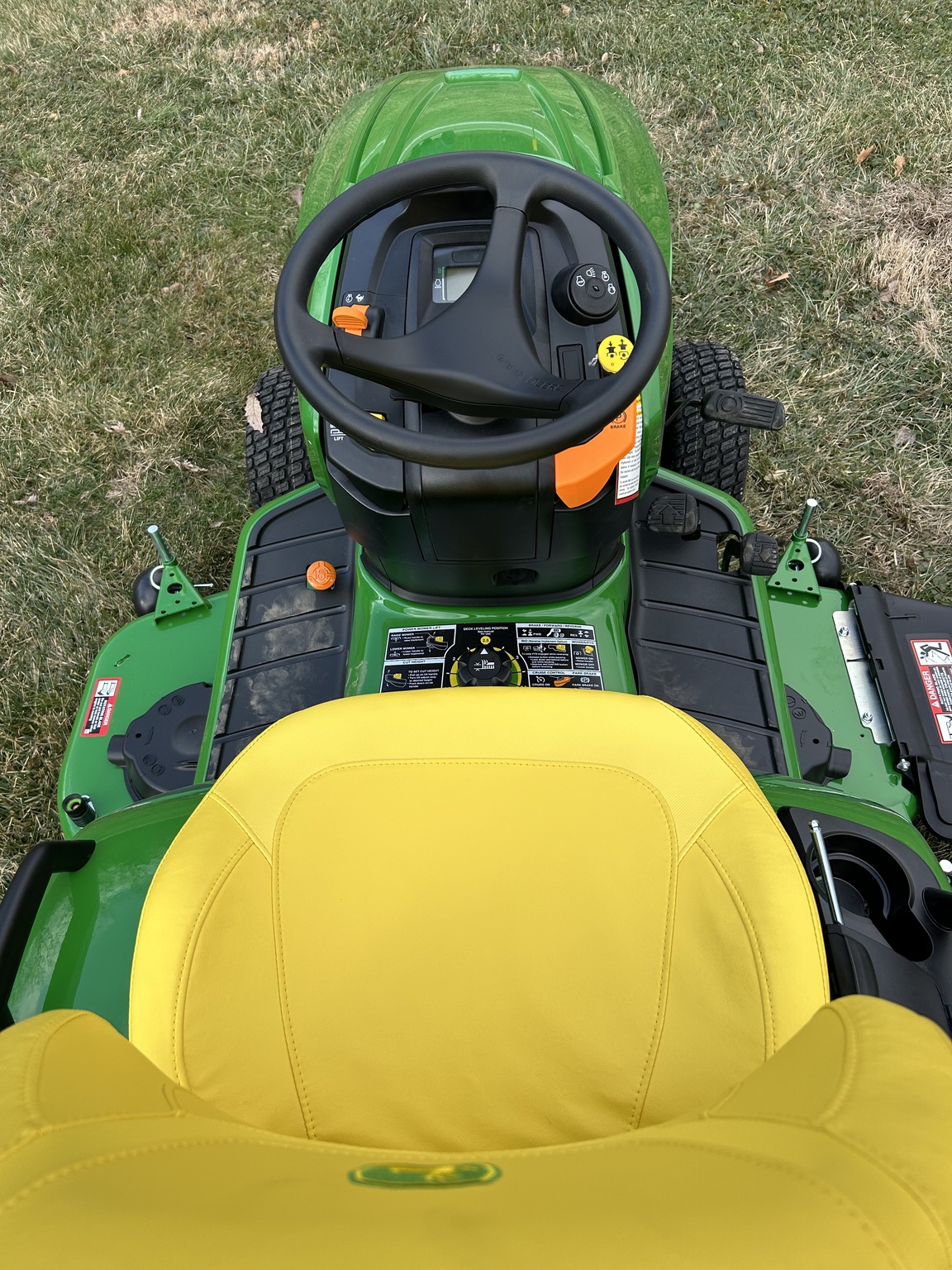 2026 John Deere X590 Image 12