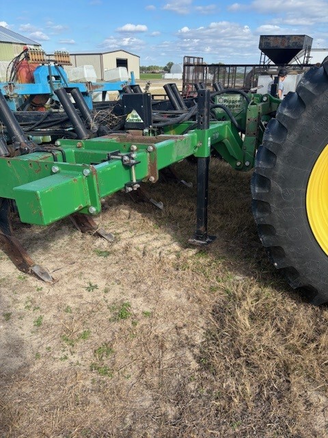 2010 Unverferth 330 Image 1