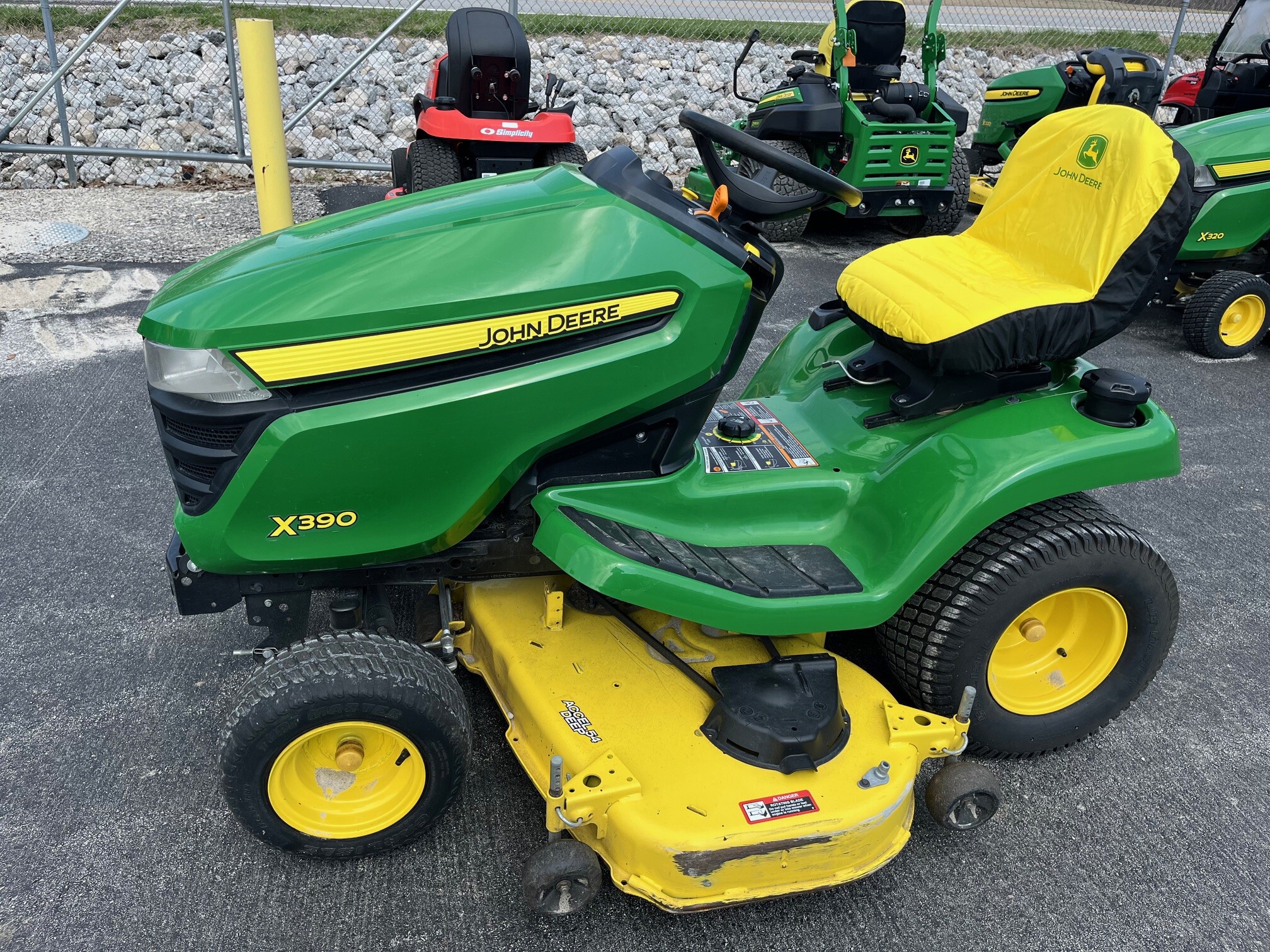 2016 John Deere X390 Image 1
