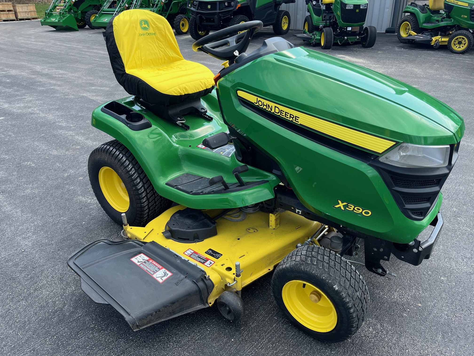 2016 John Deere X390 Image 3