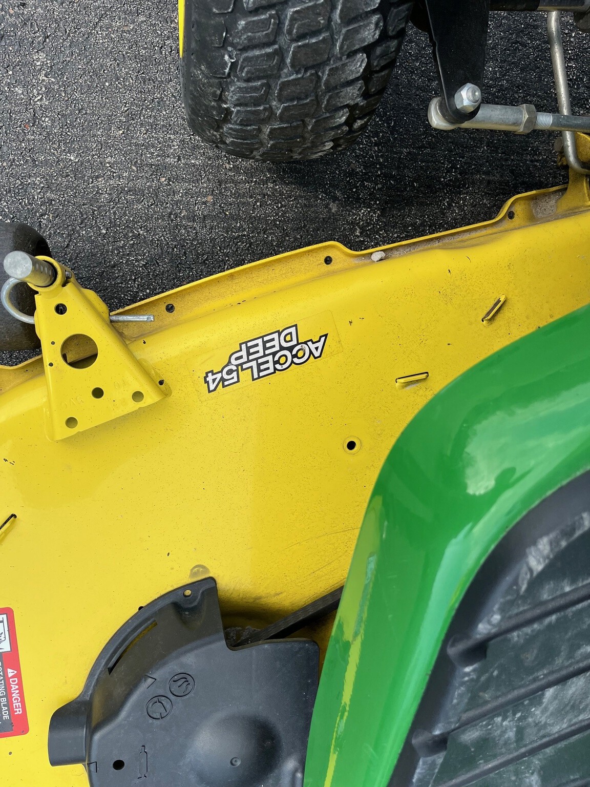 2016 John Deere X390 Image 6