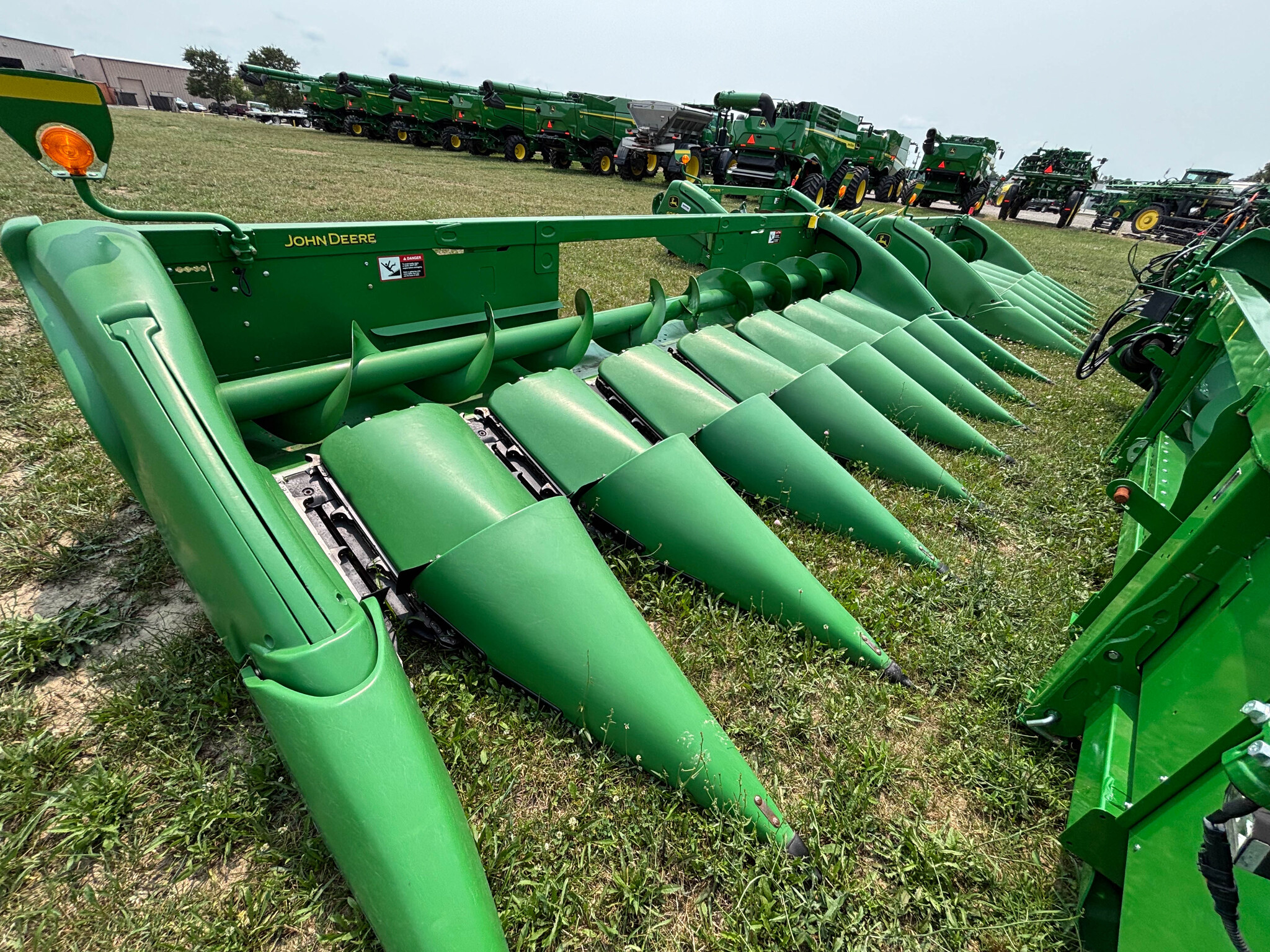 Used 2012 John Deere 608C Corn and Row Crop headers at Koenig Equipment in Anna, OH - PhotoXL4