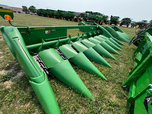 Used 2012 John Deere 608C Corn and Row Crop headers at Koenig Equipment in Anna, OH - Photo4
