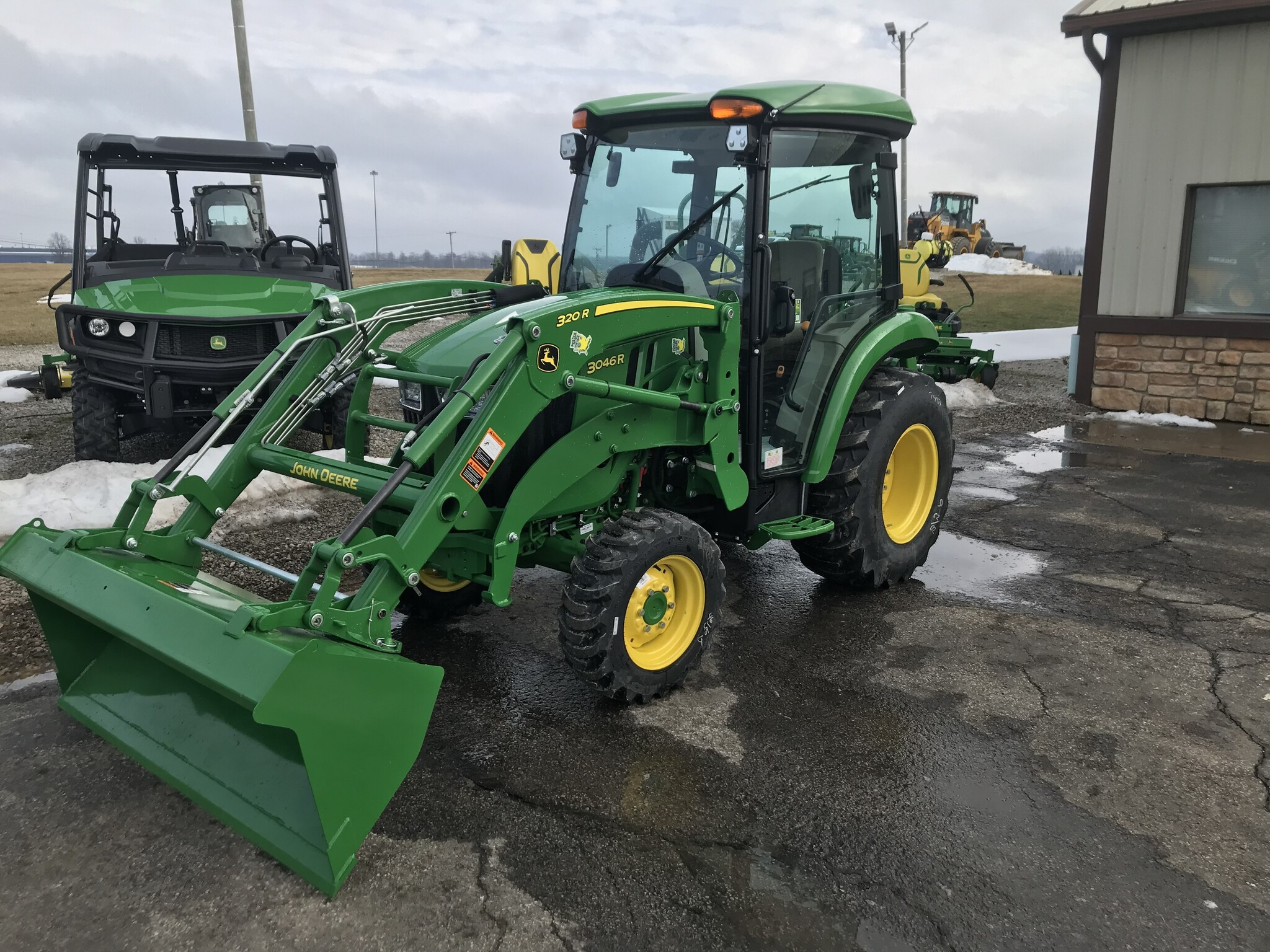 2025 John Deere 3046R Image 3
