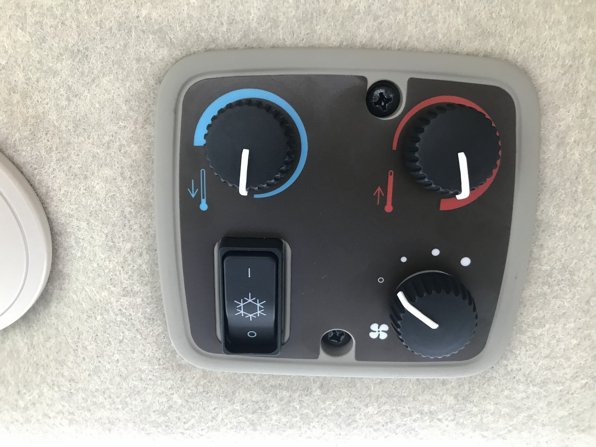 2025 John Deere 3046R Image 11