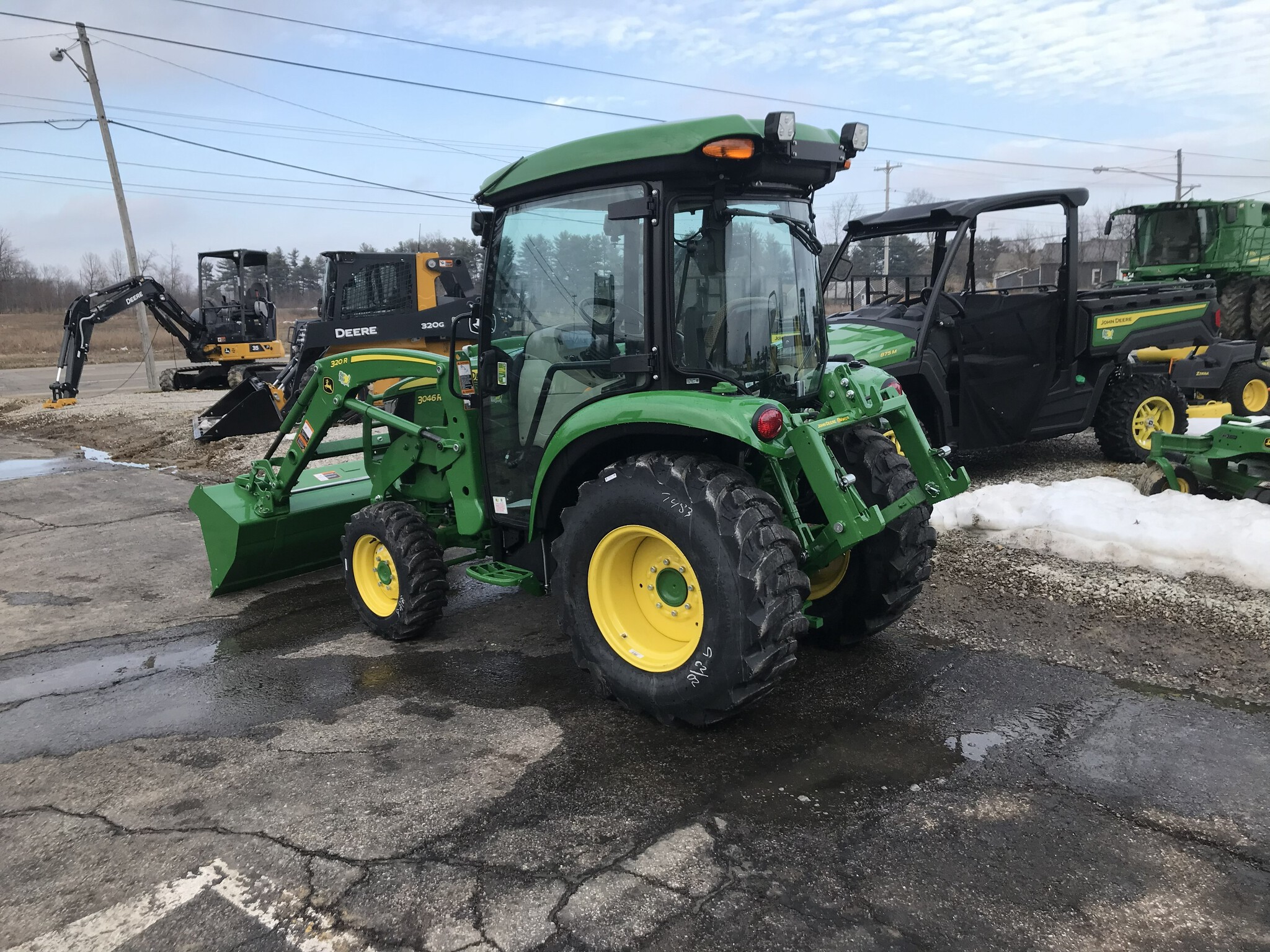 2025 John Deere 3046R Image 5