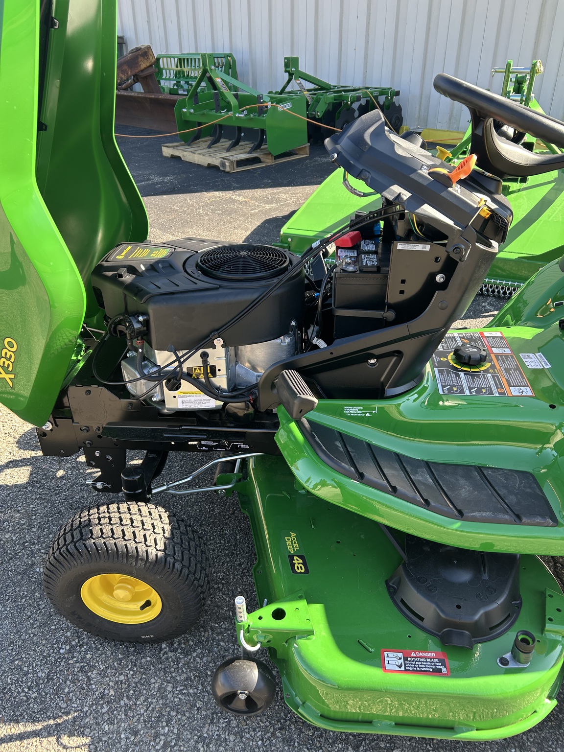 2026 John Deere X330 Image 9