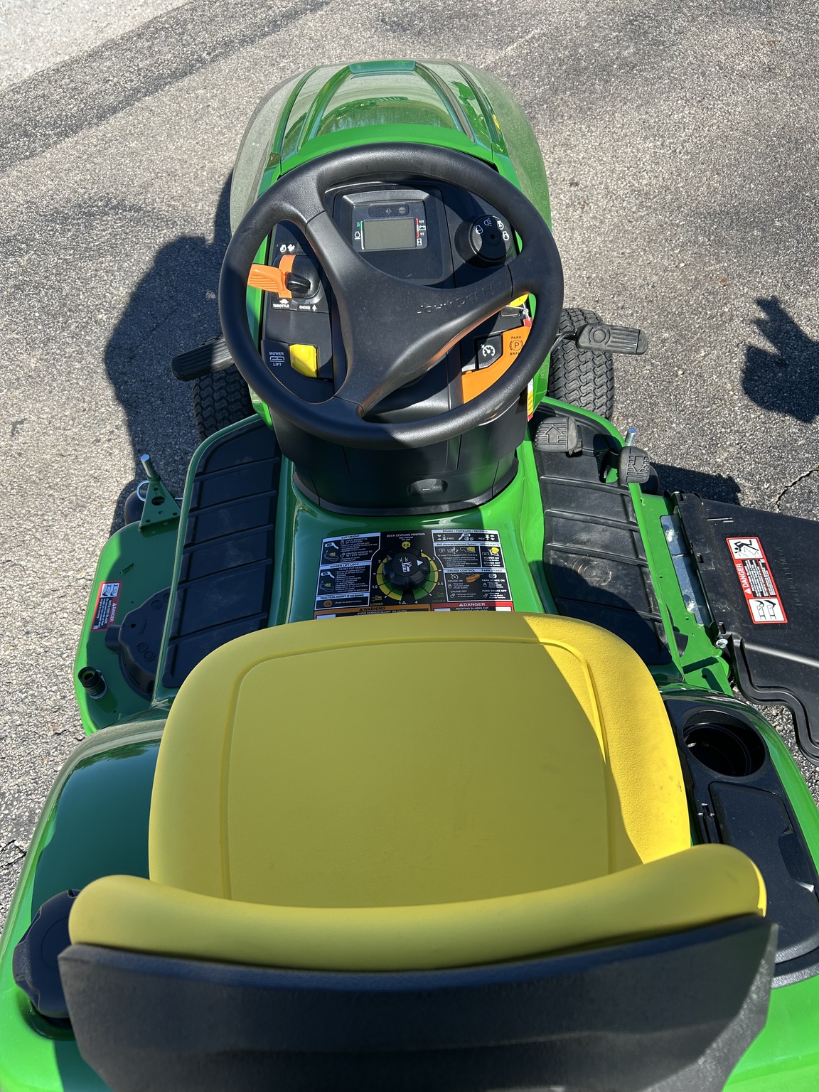 2026 John Deere X330 Image 15