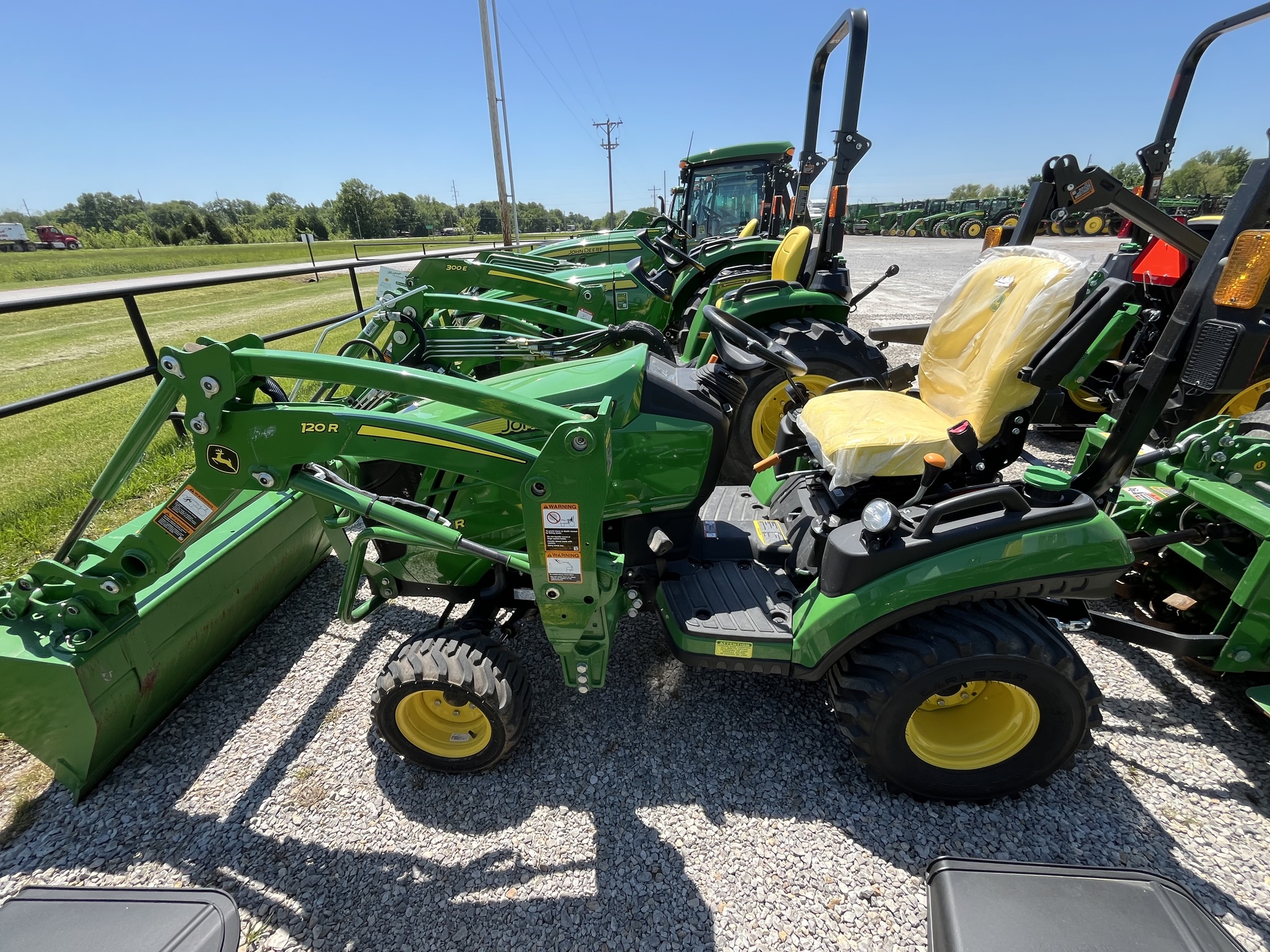  2024 John Deere 1025R at Heritage Tractor in Pittsburg, KS