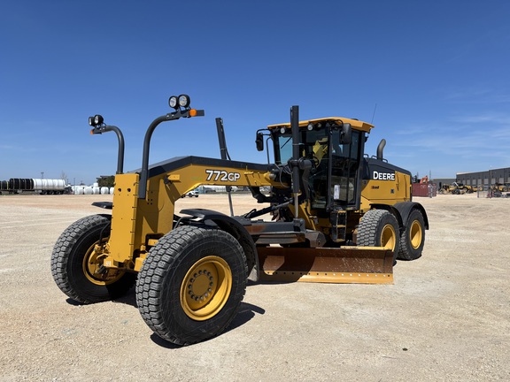 Photo of a 2020 John Deere 772G