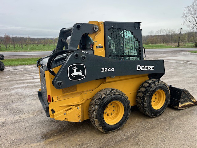 2023 John Deere 324G Image 3