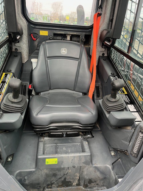 2023 John Deere 324G Image 8