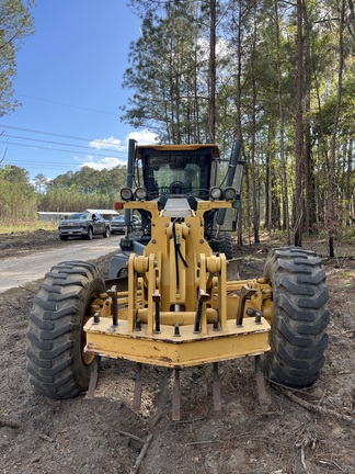 Photo of a 2006 John Deere 670D