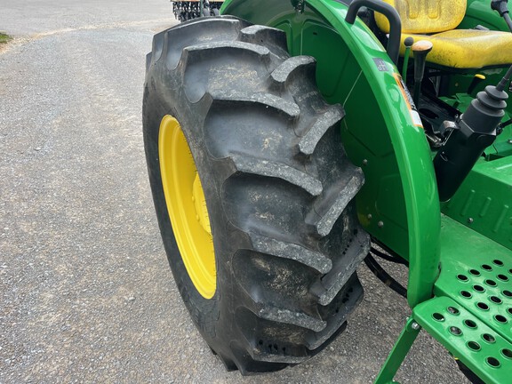 2016 John Deere 5055E