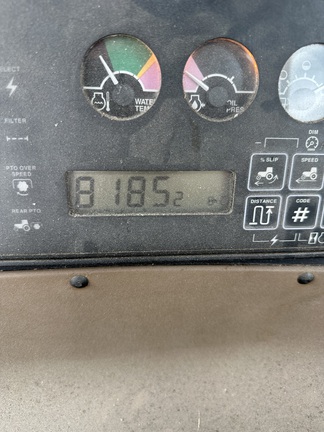 1995 John-Deere 8200