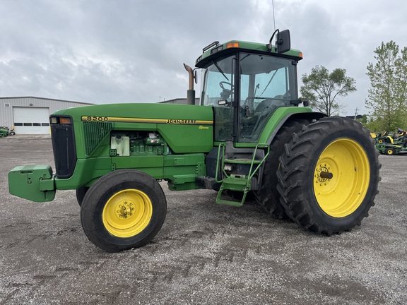 1995 John-Deere 8200