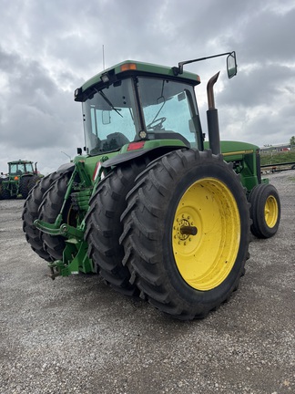1995 John-Deere 8200