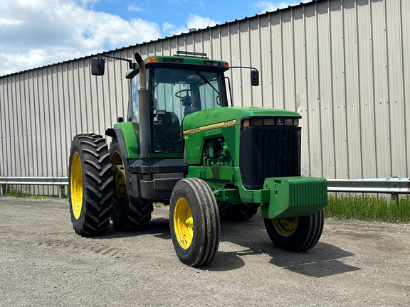 1995 John-Deere 8200