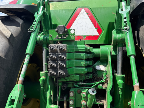 1995 John-Deere 8200