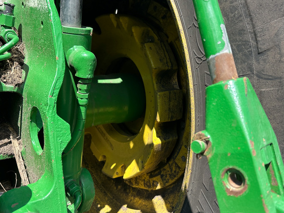 1995 John-Deere 8200