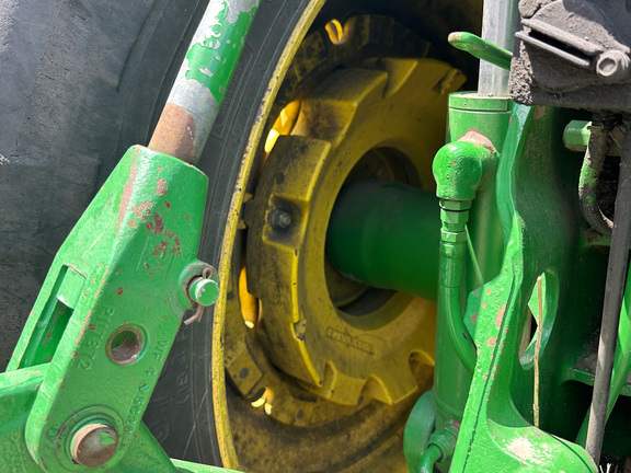 1995 John-Deere 8200