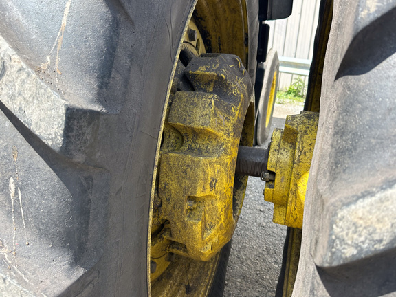 1995 John-Deere 8200