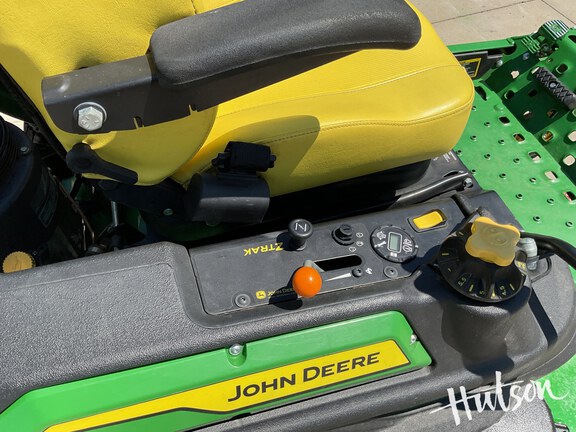 Photo of 2023 John Deere Z950R