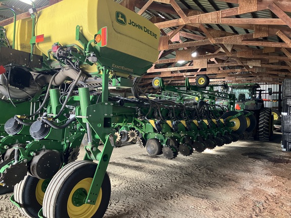 2022 John Deere 1775NT - Photo17