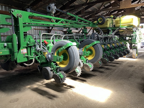 2022 John Deere 1775NT - Photo14