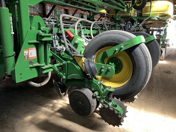 2022 John Deere 1775NT - Photo11